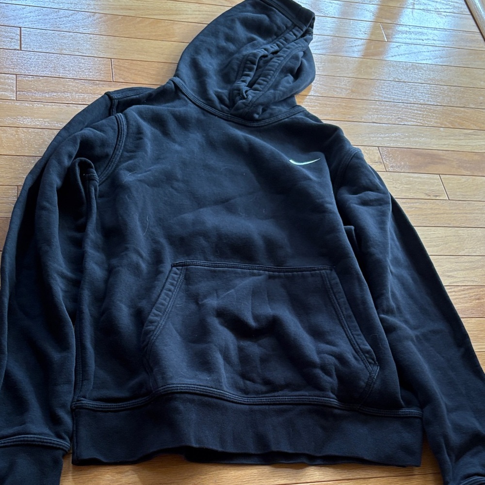 Nike Men's Black Pullover Hoodie